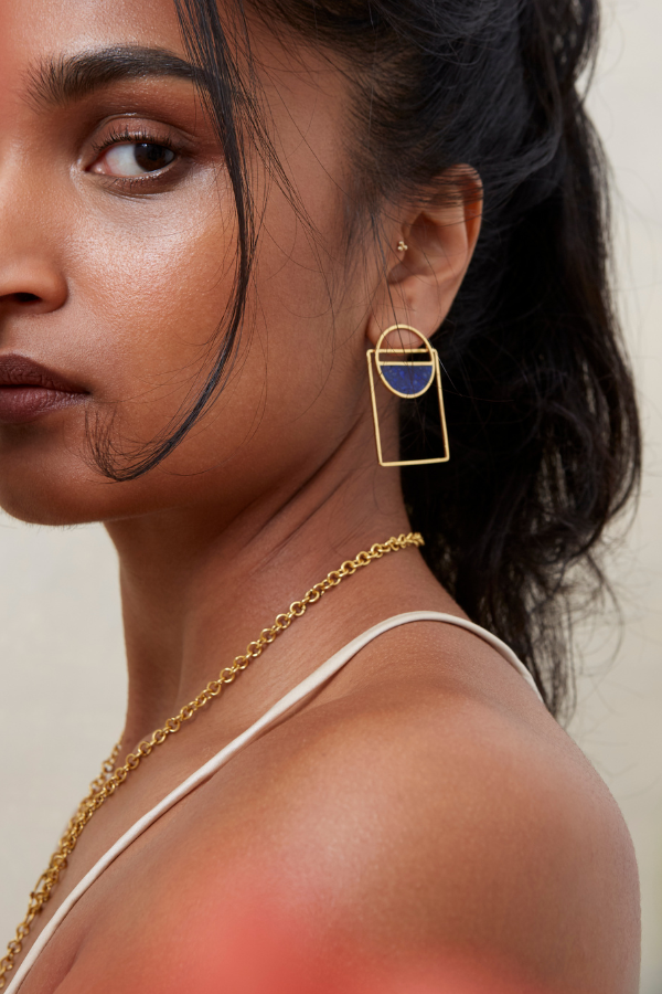  Unforgettable: Striking pieces that leave a lasting impression, creating unforgettable moments.